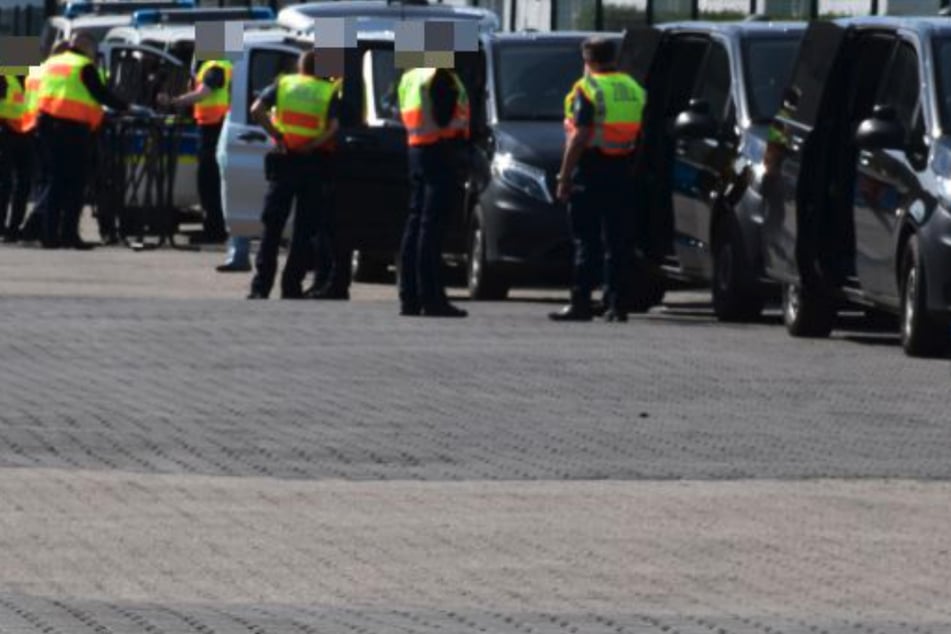 Zoll stürmt Lagerhallen: Razzia endet mit Verletzten und Festnahmen