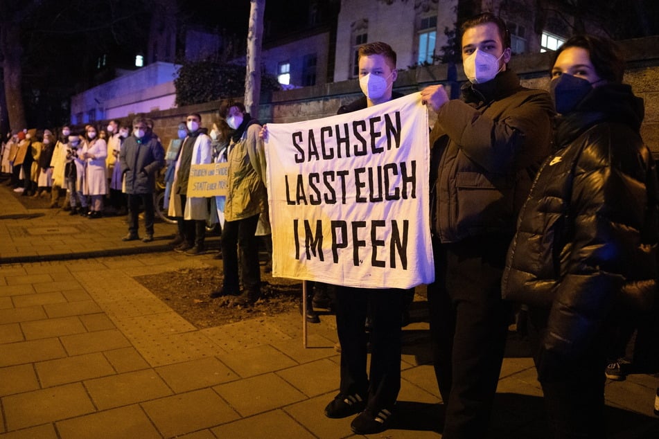 The pandemic started on January 13, 2022, direct to the Uniklinik mobilized, stellten sich Medizinstudenten schützend davor.