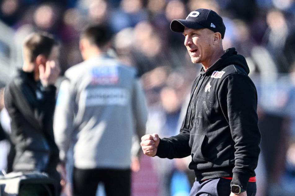 FC-Trainer Gerhard Struber (48) wollte seinem Offensivstar gegen Ulm eigentlich Spielzeit geben. Doch seine medizinische Abteilung stoppte den Plan.