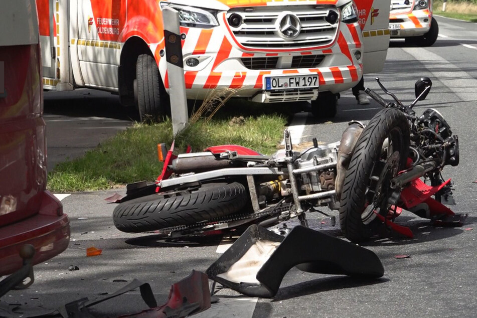 Die 43 Jahre alte Motorradfahrerin erlag noch am Unfallort ihren schweren Verletzungen.