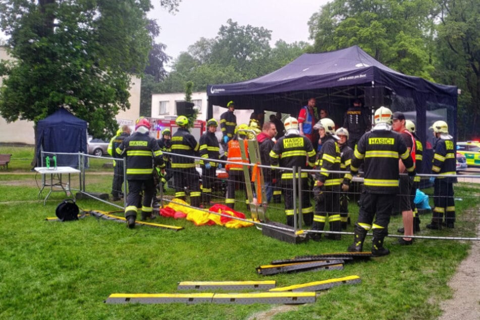 Blitzeinschlag bei Kinderfest: 18 Personen verletzt