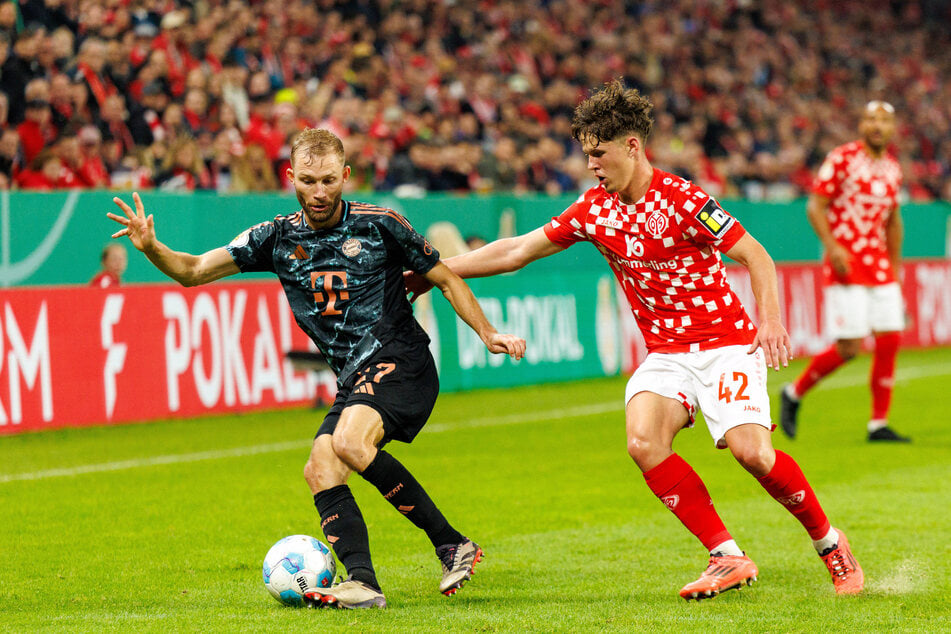 Daniel Gleiber (heute 21, r.) feierte sein Profidebüt für Mainz im DFB-Pokal gegen Bayern.