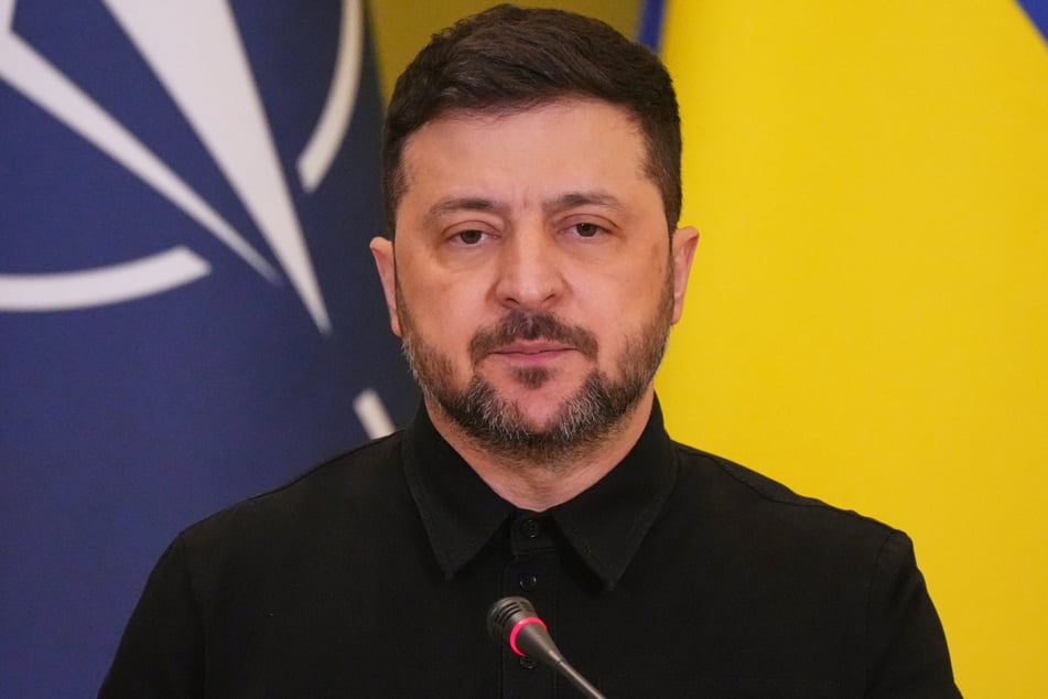 Spielen die Russen weiterhin nur auf Zeit? Dem ukrainischen Präsidenten Wolodymyr Selenskyj (48) gehen die Verhandlungen nicht weit und schnell genug.
