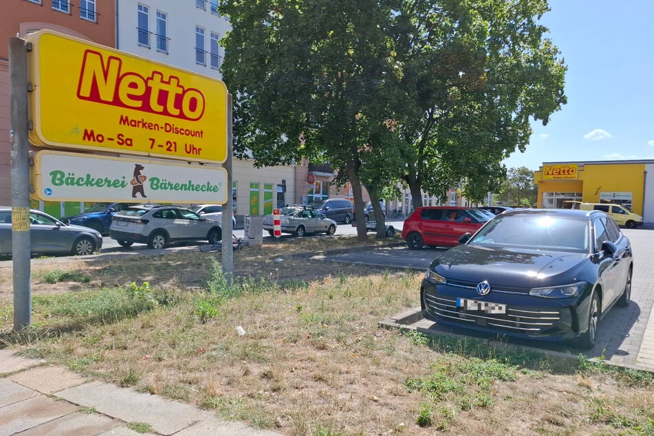 Nach einem Einbruch liefen im Netto-Markt an der Ecke Berliner Straße/Menageriestraße am Montagmorgen polizeiliche Ermittlungen.