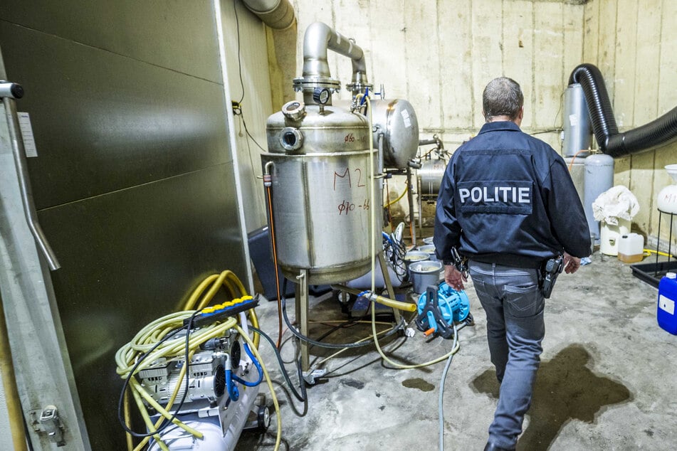 Schlag gegen Drogen-Kriminalität: Polizei entdeckt riesiges Crystal-Meth-Labor