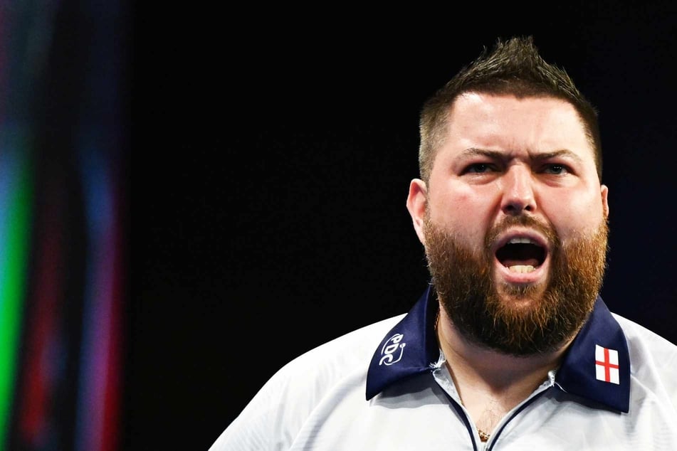 Schlimme Aussicht für Darts-Weltmeister: Beendet dieser Eingriff seine Karriere?