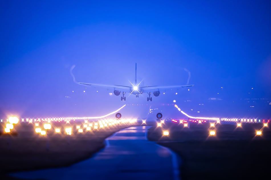 Kein Kavaliersdelikt: Ein Flugzeug wurde beim Landeanflug auf den Baden Airpark gleich doppelt zur Zielscheibe einer Laserattacke. (Symbolbild)