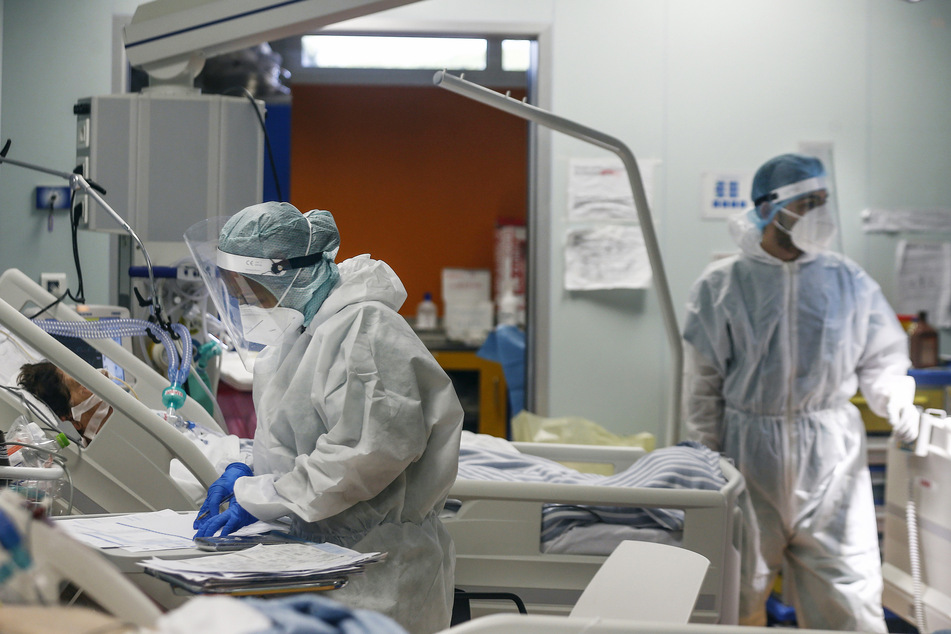 In ganz Europa sind Intensivstationen auf die Aufnahme von Covid-19-Patienten vorbereitet. NRW bietet den Niederlanden momentan 80 Plätze an. (Symbolbild)
