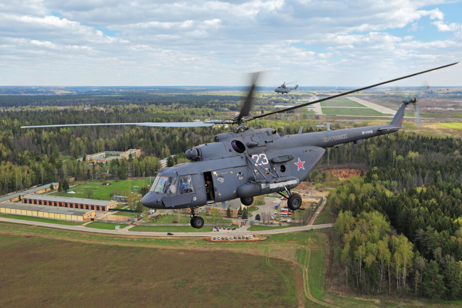 Zwei Hubschrauber vom Typ Mil Mi-8 sind in Russland an der Grenze zur Ukraine abgestürzt. (Archivbild)