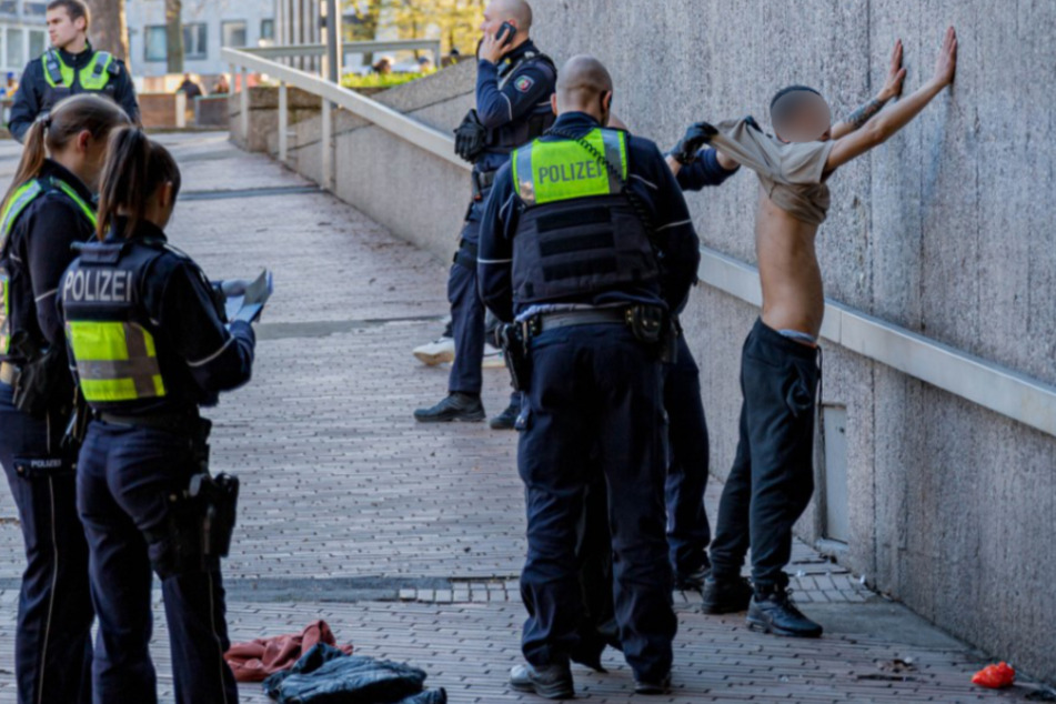 Großrazzia in Köln! Polizei schnappt zu und findet haufenweise Drogen