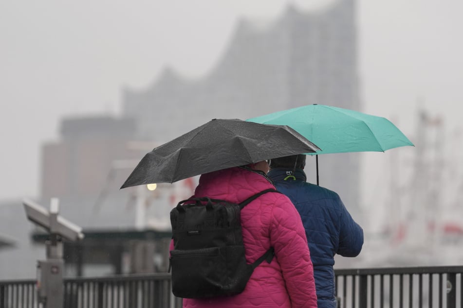 Nach einem sonnigen Start in die Woche wird's ab Dienstag bedeckt und regnerisch.