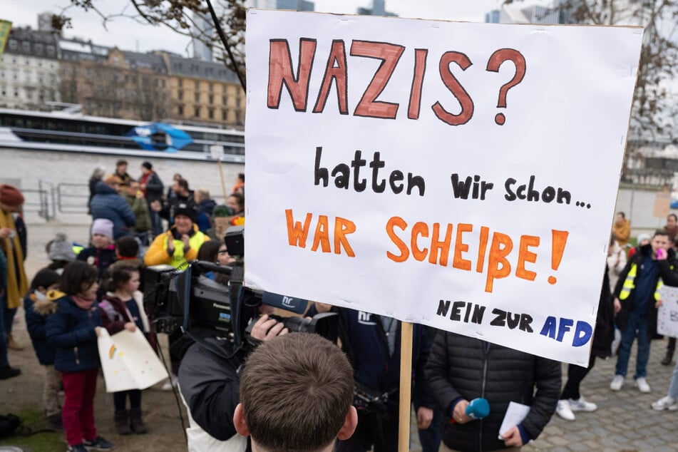 Starkes Zeichen: Mehrere hundert Schüler demonstrieren in Frankfurt gegen Rechtsextremismus