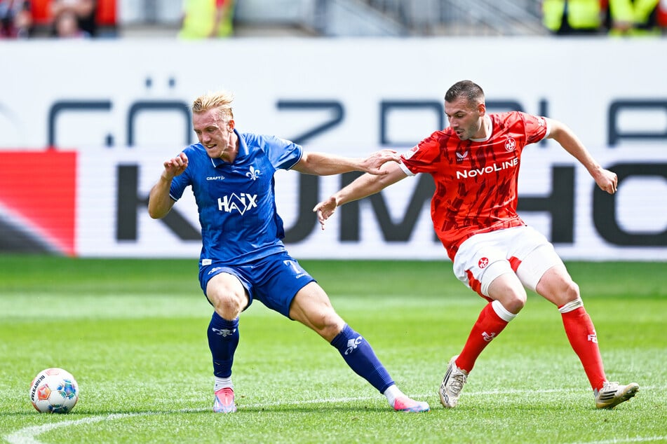 Luca Sirch (27, r.) steigt mit der SV Elversberg in die Bundesliga auf.
