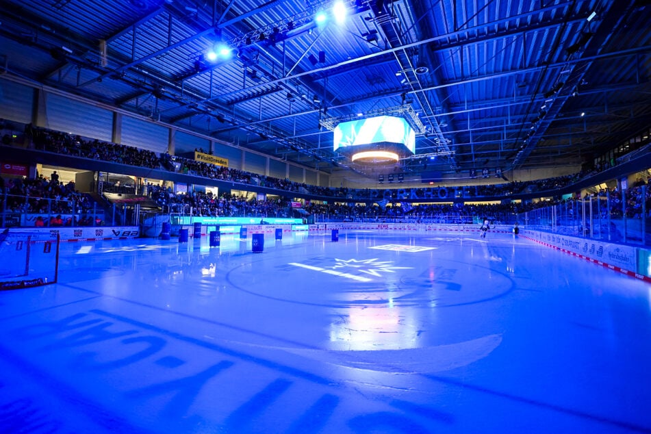 Jetzt Wunschtermin buchen und gemeinsame Erinnerungen in der Heimspielstätte der Dresdner Eislöwen sammeln.