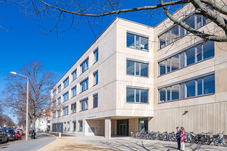 Dieses moderne Schulgebäude wurde am Montag eingeweiht.