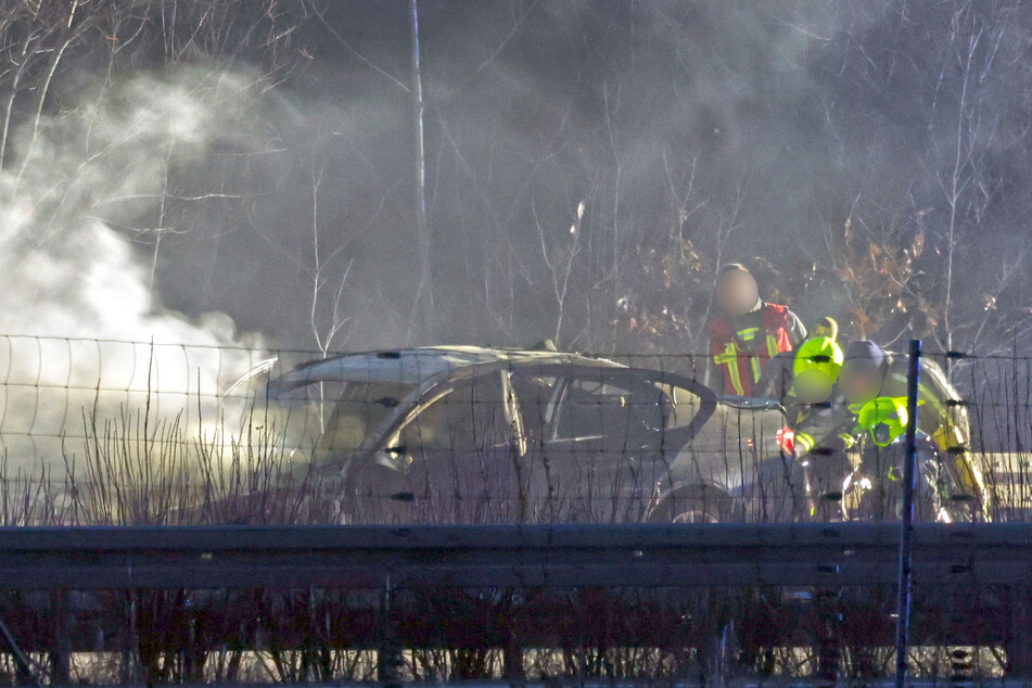 Auf der A4 bei Glauchau brannte am Sonntagnachmittag ein Auto völlig aus.