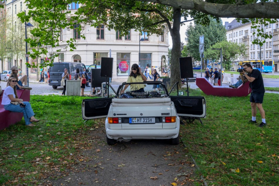 An der Kassbergauffahrt erklang aus diesem Cabriolet Musik.