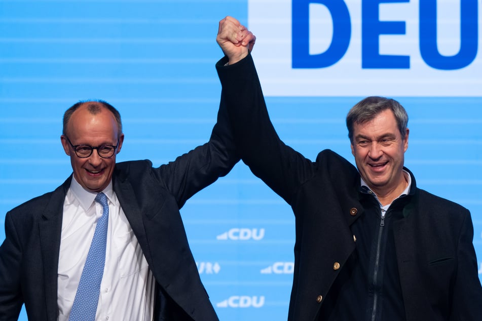 Friedrich Merz (69, CDU, l.) und Markus Söder (58, CDU, r.) beim Wahlkampf-Finale in München.