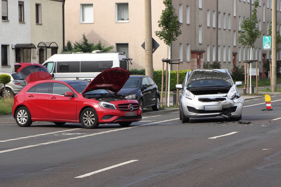 Der Kia-Fahrer verletzte sich beim Unfall leicht.