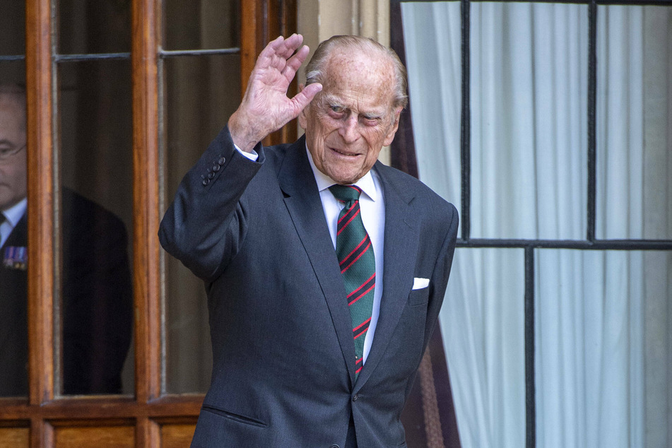 The Palace says Prince Philip (99) is continuing to receive hospital treatment as a precautionary measure.