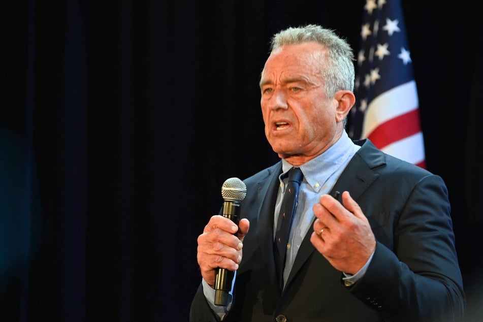 Robert F. Kennedy Jr. proposing his "no-spoiler" pledge to President Joe Biden during a campaign event on Wednesday.