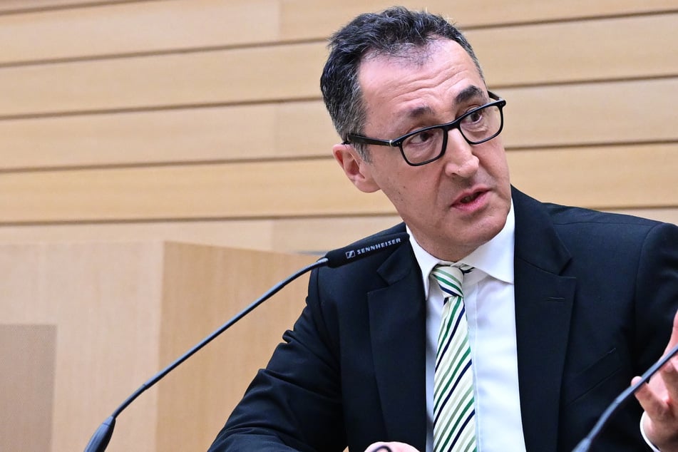 Landtagswahl in Baden-Württemberg: Özdemirs Grüne krönen "fulminante Aufholjagd"