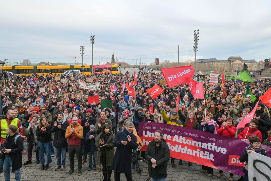 Die Demonstranten geben in Dresden Gas.