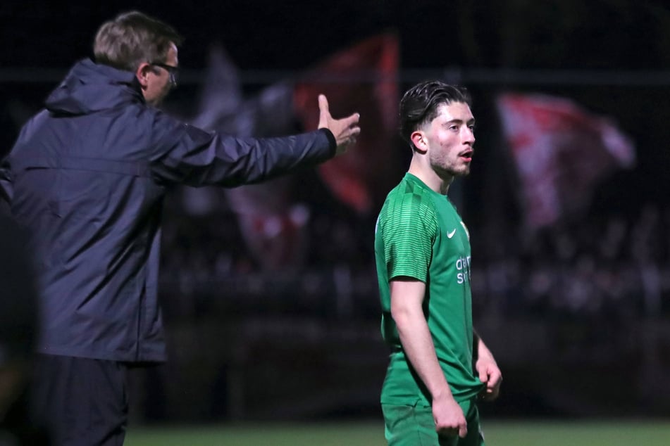 David Bergner (l.) konnte in seinem vorletzten Heimspiel als Interimstrainer nicht zufrieden mit der Leistung seiner Mannschaft sein.