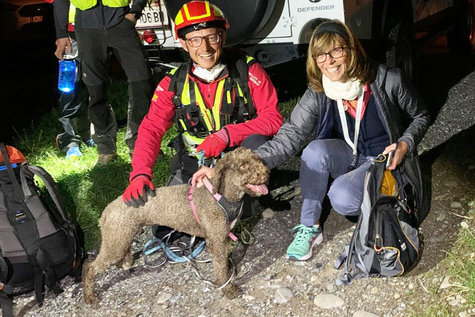 Lilly would not let mountain rescuers take care of her. Her owner had to come and finish the rescue.