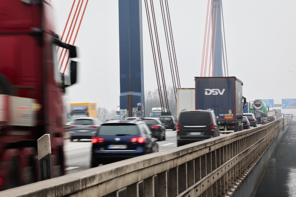 Die Norderelbbrücke ist marode.