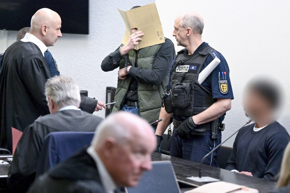 Die Angeklagten mussten sich am Freitag vor Gericht verantworten.