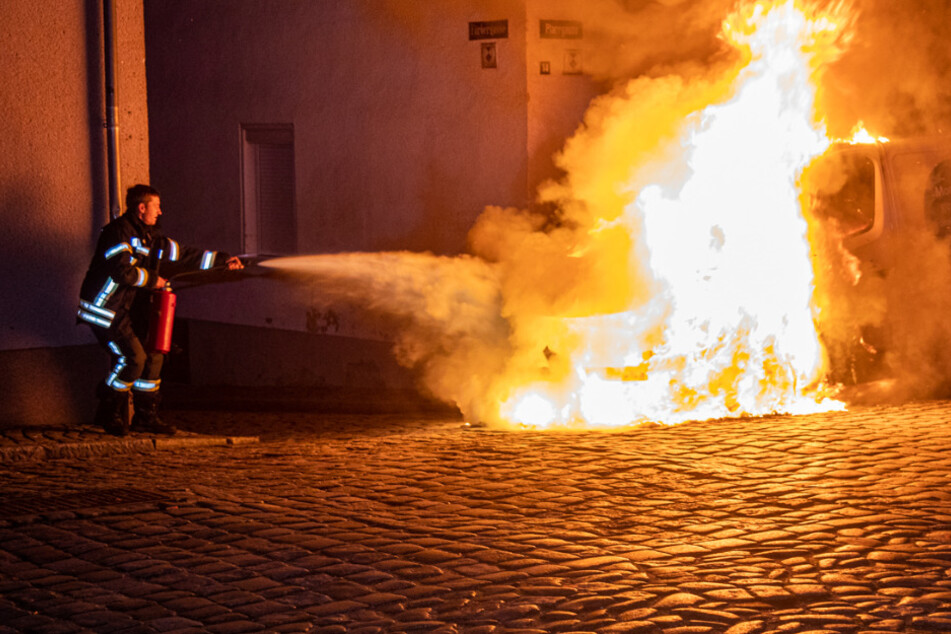 Dresden: Brandanschlag auf Vonovia-Transporter: Lauter Knall lässt Anwohner aufschrecken