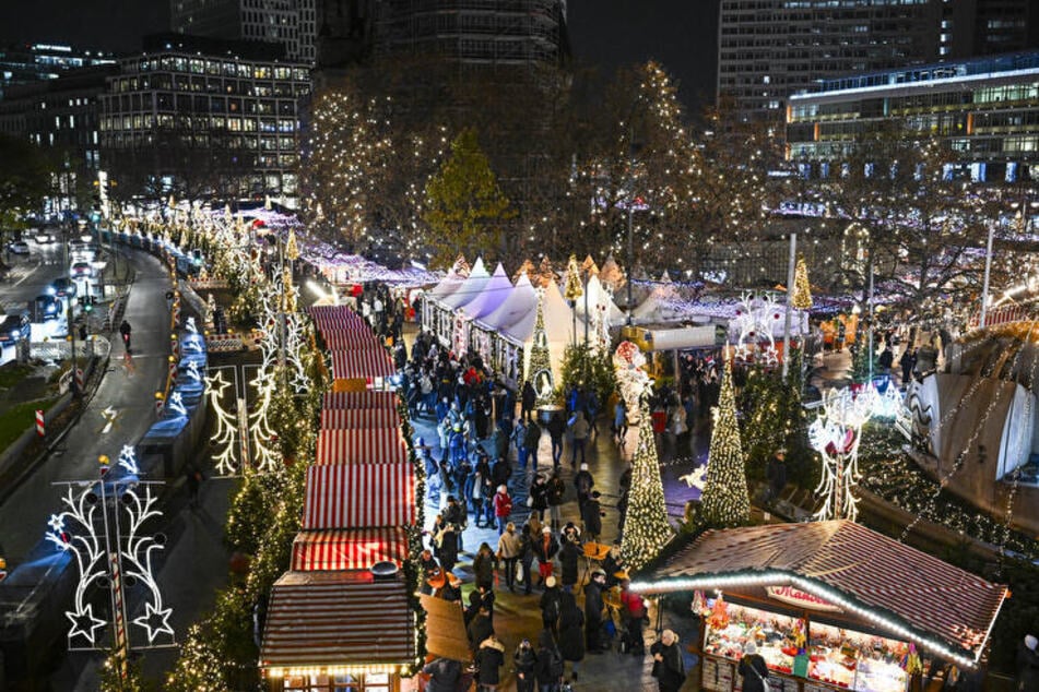 Der Weihnachtsmarkt an der Gedächtniskirche hat noch bis zum 5. Januar geöffnet.