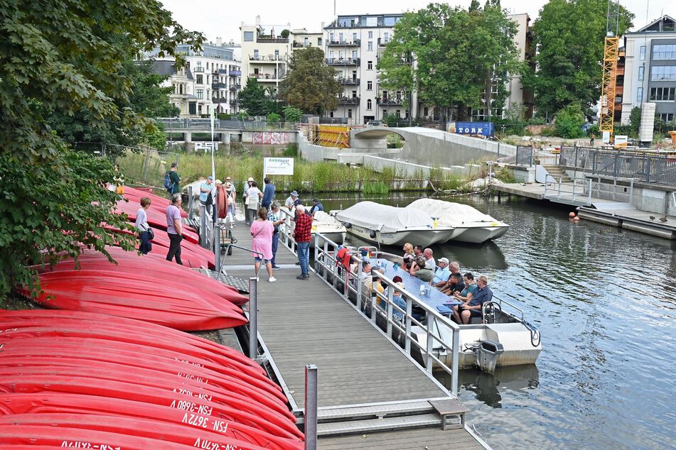 Dennoch strömen die Gäste in Scharen zu den wassersportlichen Angeboten.