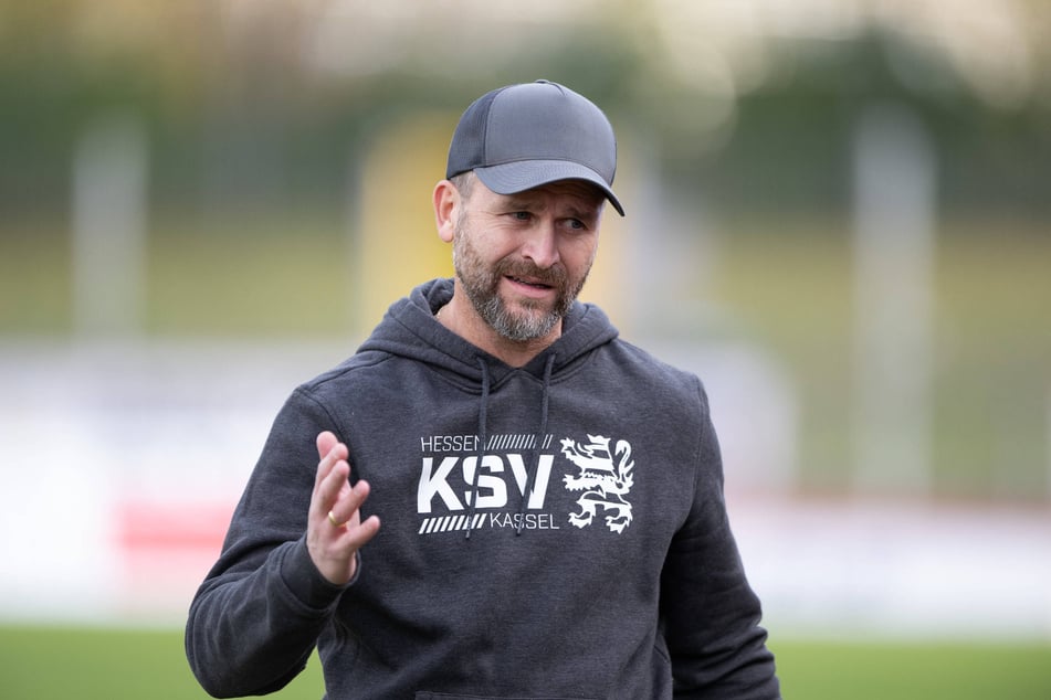 Bis Mittwoch ist Sören Gonther noch Chef von Kassel-Trainer René Klingbeil (44, im Bild).