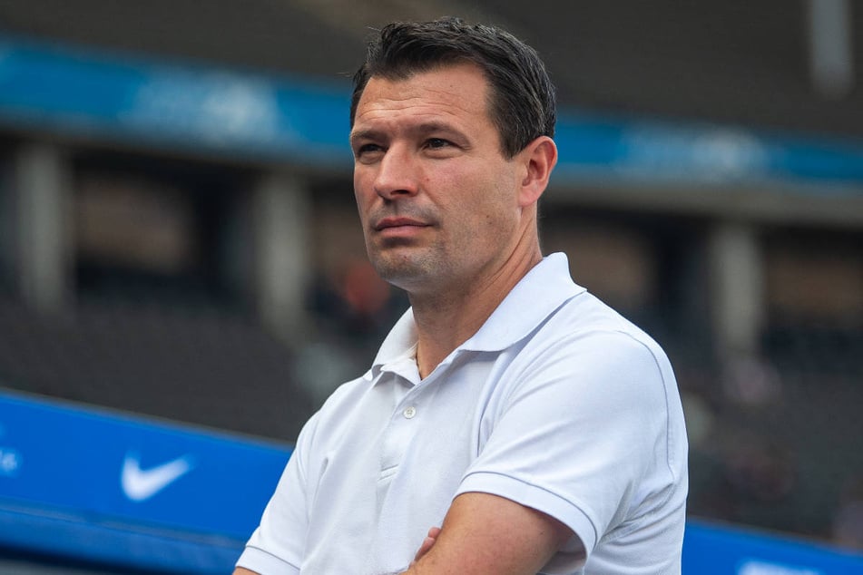 Herthas Sportdirektor Benjamin Weber (45) war mit einer Nachfrage ganz und gar nicht einverstanden.