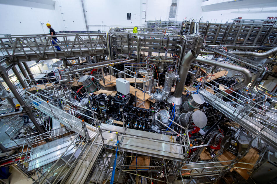 Blick auf den Forschungsreaktor "Wendelstein 7-X" im Max-Planck-Institut für Plasmaphysik.