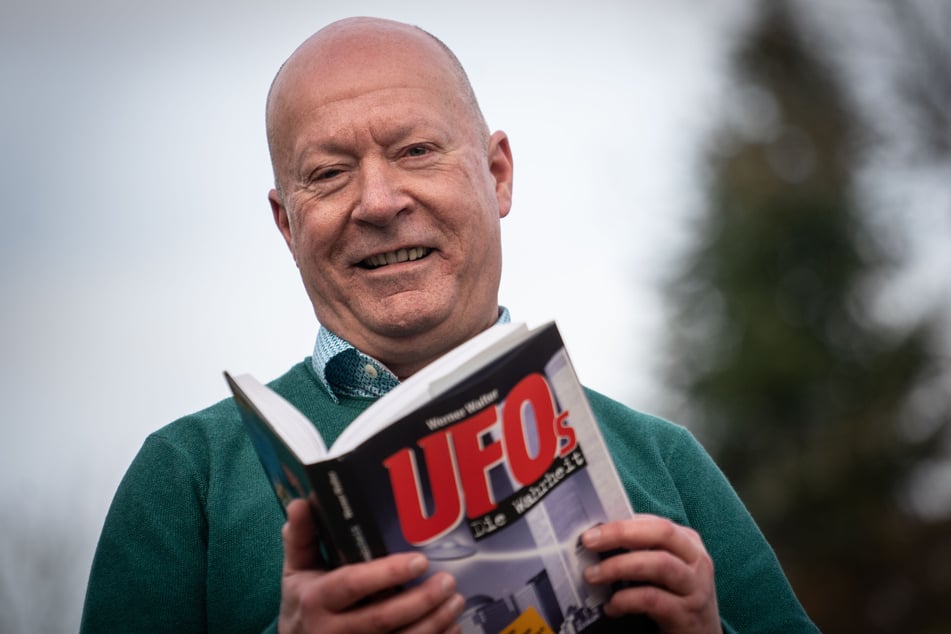 Hansjürgen Köhler (69), Mitgründer vom "Centralen Erforschungs-Netz außergewöhnlicher Himmelsphänomene", ging der Sache auf den Grund.