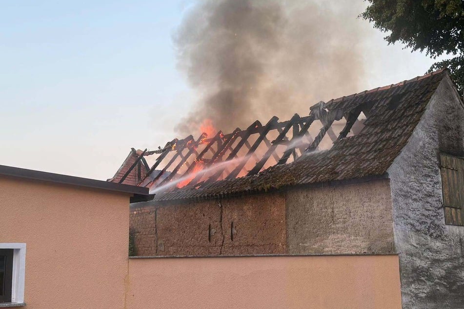Das Feuer brach in einem Nebengelass aus.