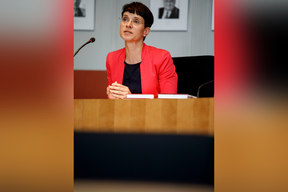 Die frühere Chefin der Alternative für Deutschland, Frauke Petry (48), kündigte rechtliche Schritte an.