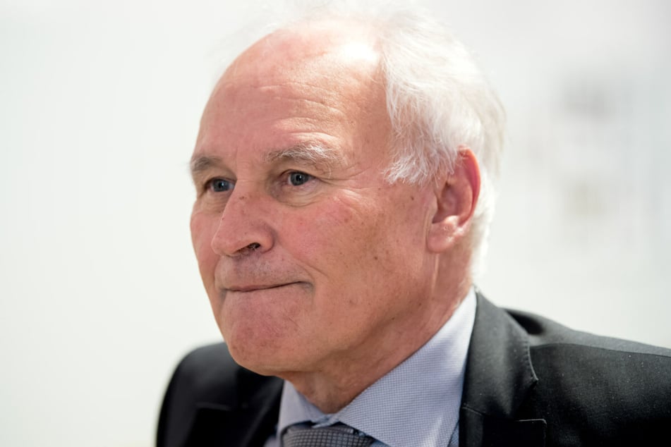 Der ehemalige CSU-Chef Erwin Huber (75) schließt ein mögliches Tempolimit nicht aus, wenn es dem Klimaschutz dienlich ist.