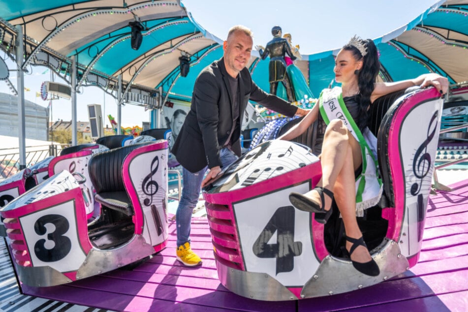 Rummel-Chef Marco Walz (46) holt Saskia Graichen (27) in seine "Walzerfahrt".