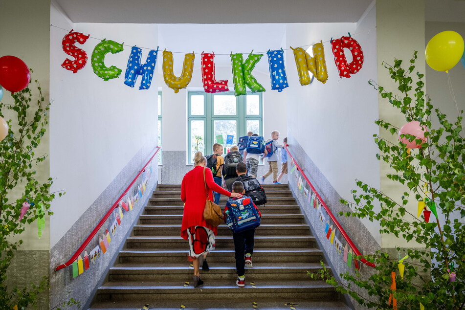 Vom Kindergarten- zum Schulkind an einem Tag: An der Chemnitzer Ludwig-Richter-Grundschule wurden insgesamt 71 Kinder in drei erste Klassen eingeschult - 32 Mädchen und 39 Jungen.