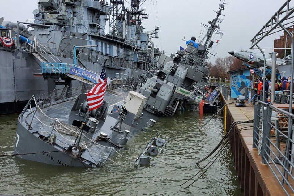 Die "USS Sullivan" ein Zerstörer der Fletcher-Klasse ist eine beliebte Attraktion und nun in Schieflage geraten.