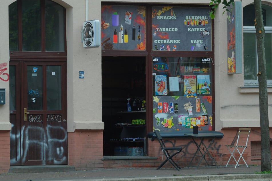 In Leipzig wurde am Samstagabend ein Späti durchsucht.
