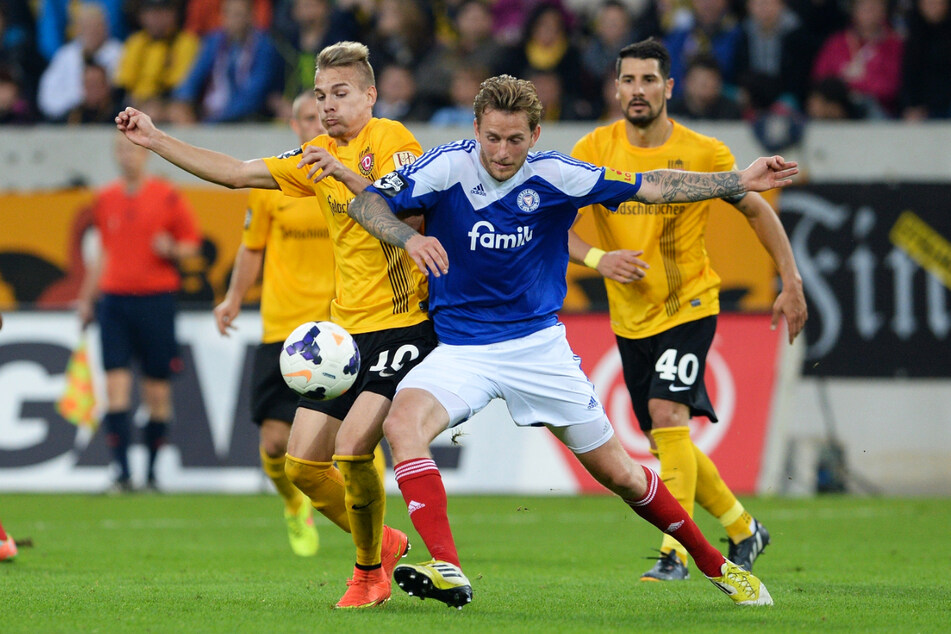 Luca Dürholtz (27, l.) spielte von 2014 bis 2016 42 Mal für Dynamo Dresden, erzielte zwei Tore und gab sieben Assists. (Archivbild)