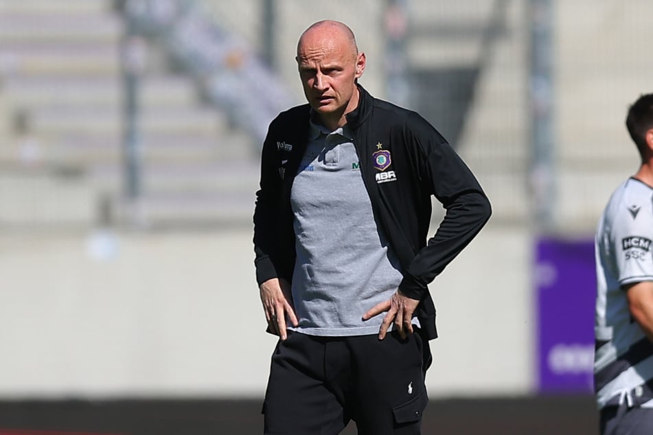 Aue-Sportchef Matthias Heidrich (47) nach der Niederlage gegen den SV Sandhausen.