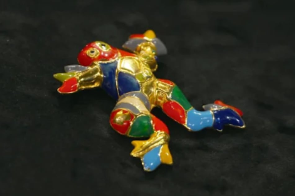Die Frosch-Brosche von Niki de Saint Phalle aus vergoldetem Metall gibt es weltweit nur 500 Mal.