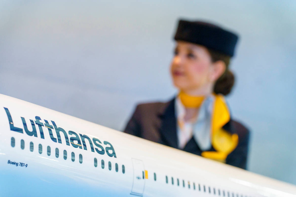 Jetzt haben sich auch die Flugbegleiterinnen und Flugbegleiter mit der Lufthansa auf eine neue Tarifvereinbarung geeinigt.
