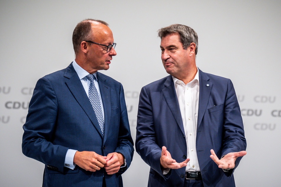 CDU-Chef Friedrich Merz (68, l.) und CSU-Boss Markus Söder (56, r.) liegen mit der Union in den Umfragen vorn. (Archivbild)